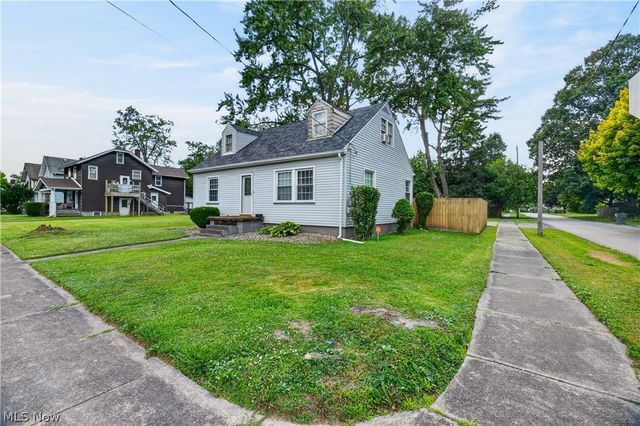 506 Adelaide Avenue SE, Warren, OH 44483