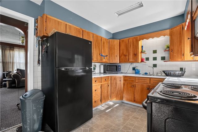 506 Adelaide Avenue SE, Warren, OH 44483
