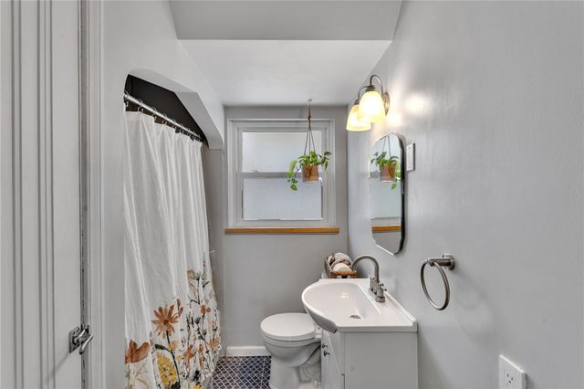 10179 Perry Hwy, Mccandless, PA 15090