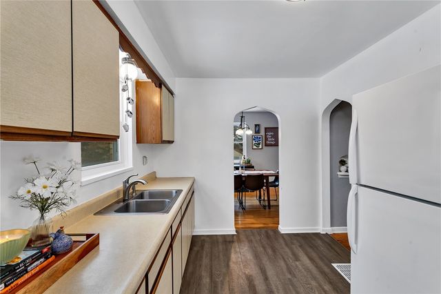 10179 Perry Hwy, Mccandless, PA 15090