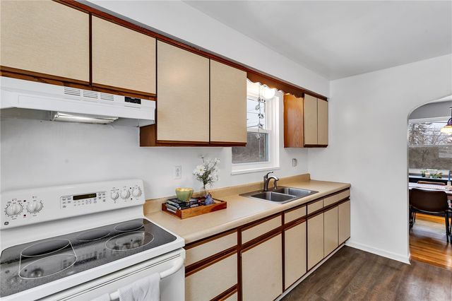 10179 Perry Hwy, Mccandless, PA 15090