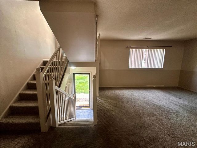 129 Carmel Woods Drive, Ellisville, MO 63021