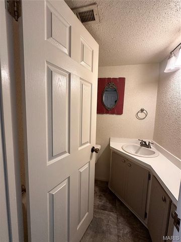129 Carmel Woods Drive, Ellisville, MO 63021