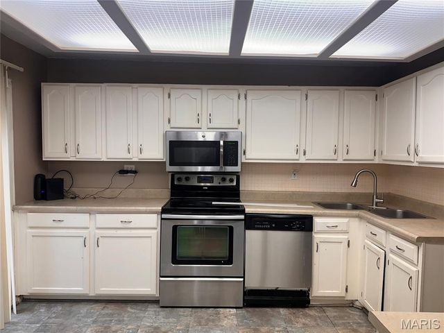 129 Carmel Woods Drive, Ellisville, MO 63021