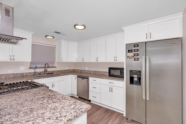 2868 Beachwood Dr, Merced, CA 95348