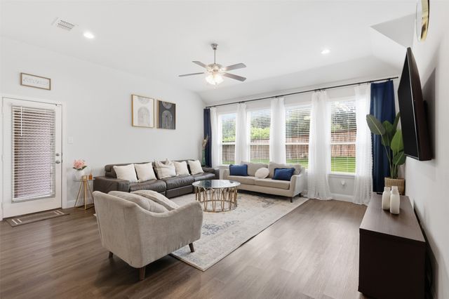 320 Hudson Court, Kennedale, TX 76060