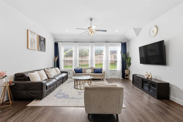 320 Hudson Court, Kennedale, TX 76060