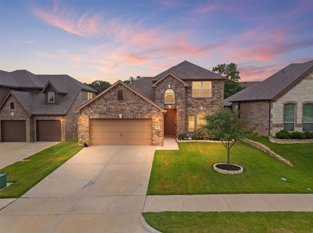 320 Hudson Court, Kennedale, TX 76060