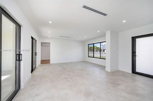 8440 SW 27th Ter, Miami, FL 33155