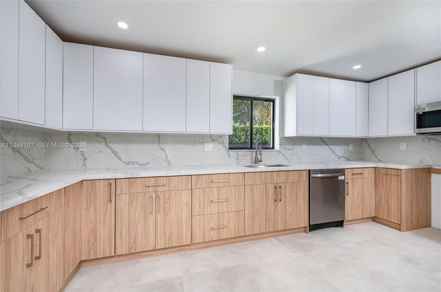 8440 SW 27th Ter, Miami, FL 33155