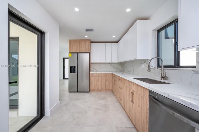 8440 SW 27th Ter, Miami, FL 33155