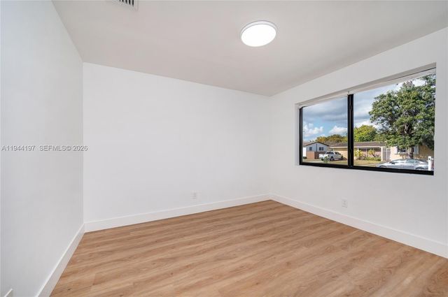 8440 SW 27th Ter, Miami, FL 33155