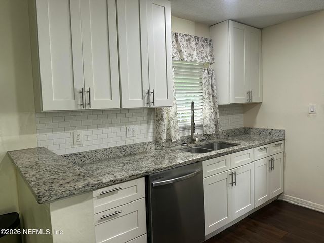 8613 BEECHFERN Lane E, Jacksonville, FL 32244