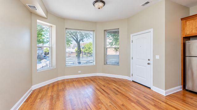 3927 N Clarendon Avenue 1F, Chicago, IL 60613