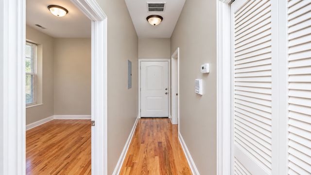 3927 N Clarendon Avenue 1F, Chicago, IL 60613