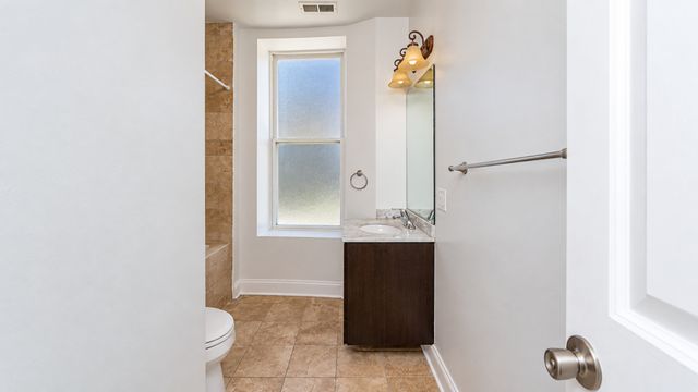 3927 N Clarendon Avenue 1F, Chicago, IL 60613