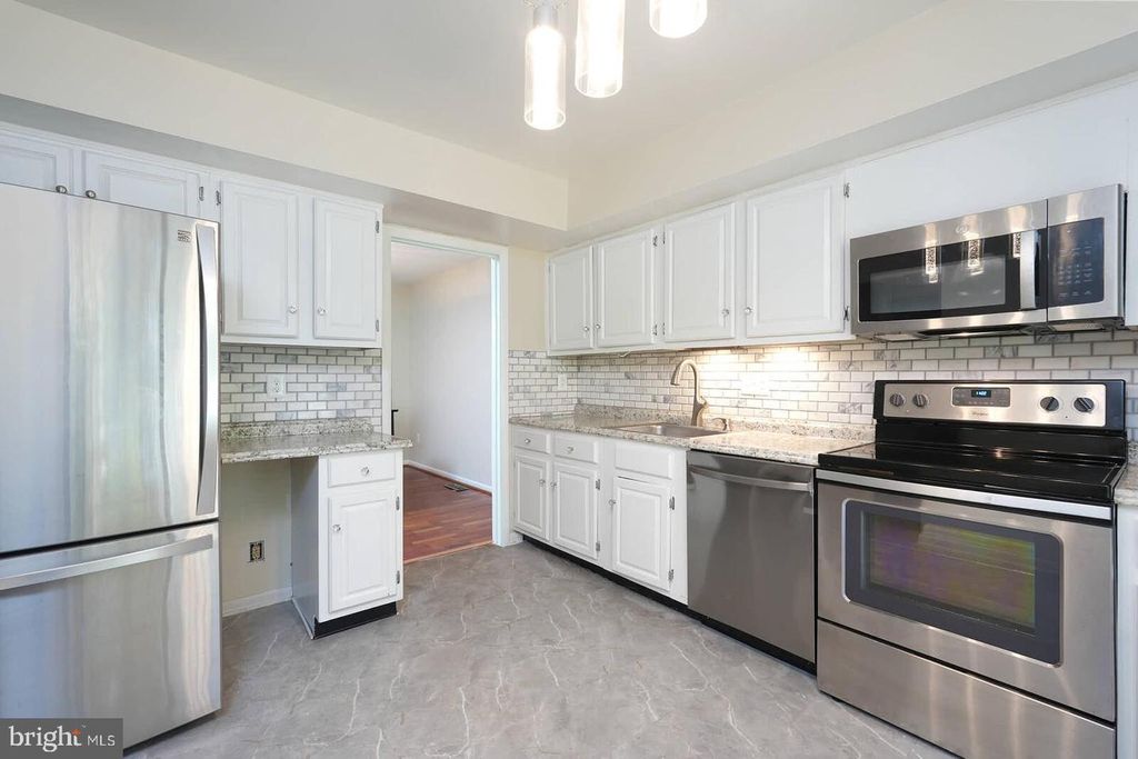 10704 MUIRFIELD DR, Potomac, MD 20854