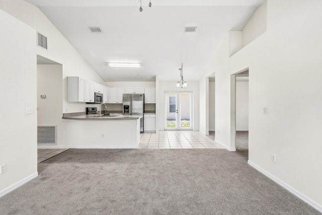 204 SW 14th St Street SW 1, Vero Beach, FL 32962