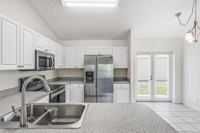 204 SW 14th St Street SW 1, Vero Beach, FL 32962