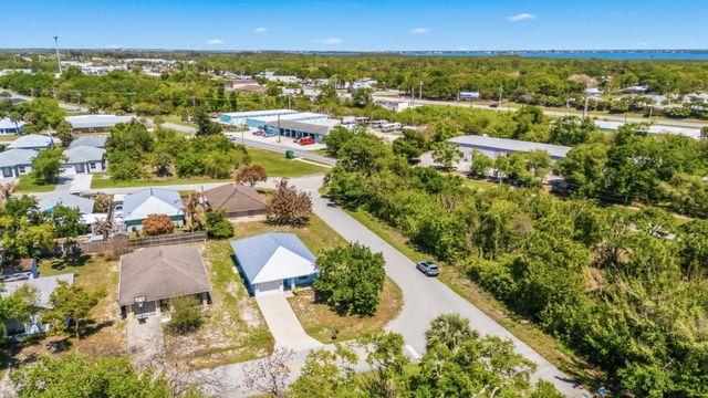 204 SW 14th St Street SW 1, Vero Beach, FL 32962