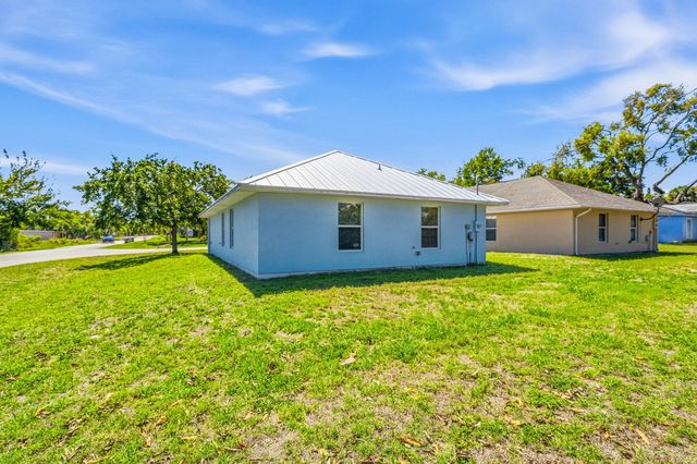 204 SW 14th St Street SW 1, Vero Beach, FL 32962
