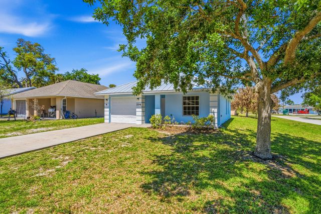 204 SW 14th St Street SW 1, Vero Beach, FL 32962
