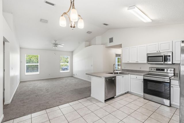 204 SW 14th St Street SW 1, Vero Beach, FL 32962