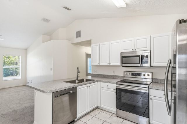 204 SW 14th St Street SW 1, Vero Beach, FL 32962