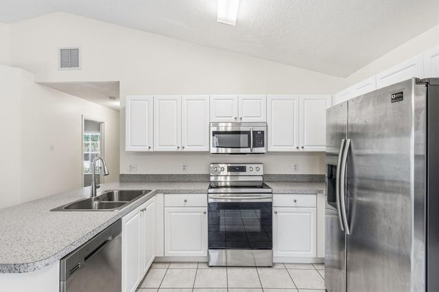 204 SW 14th St Street SW 1, Vero Beach, FL 32962