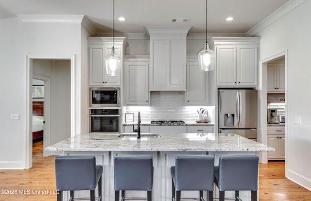 913 Waters Edge, Brandon, MS 39047