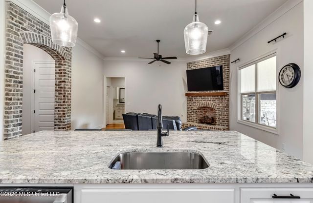 913 Waters Edge, Brandon, MS 39047