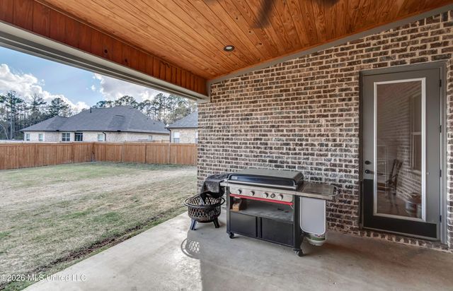 913 Waters Edge, Brandon, MS 39047