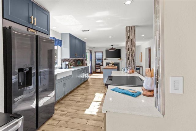 710 Sunflower Dr, Lathrop, CA 95330