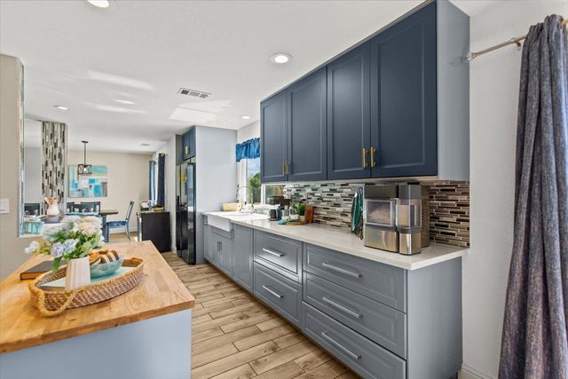 710 Sunflower Dr, Lathrop, CA 95330