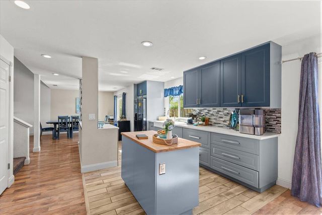 710 Sunflower Dr, Lathrop, CA 95330