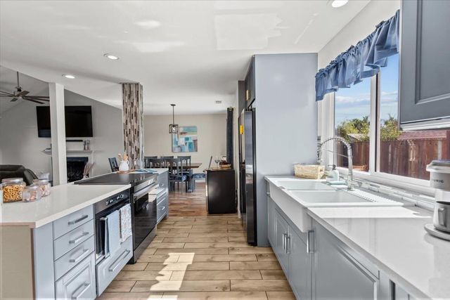 710 Sunflower Dr, Lathrop, CA 95330