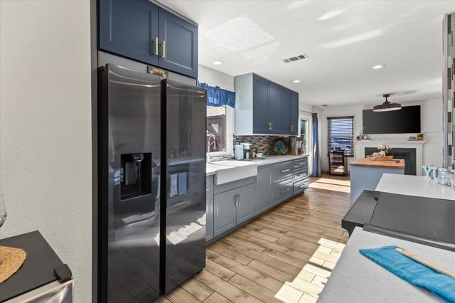 710 Sunflower Dr, Lathrop, CA 95330