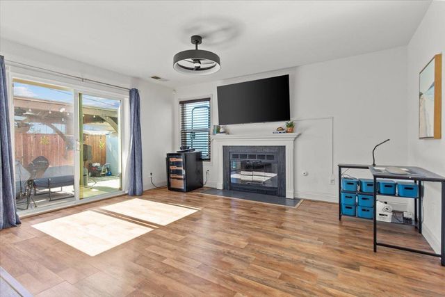 710 Sunflower Dr, Lathrop, CA 95330