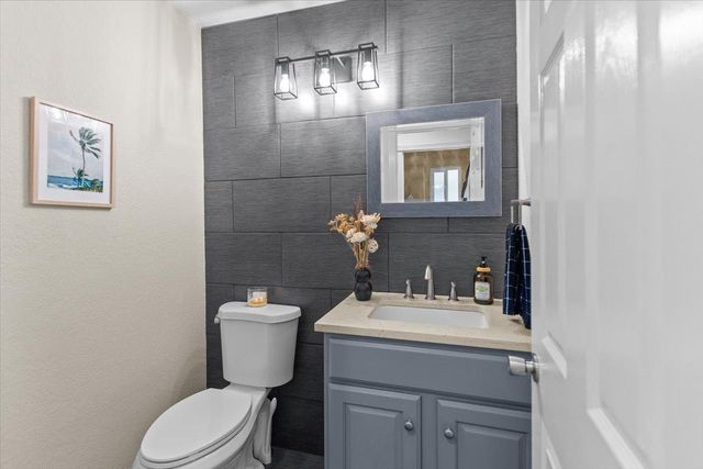 710 Sunflower Dr, Lathrop, CA 95330