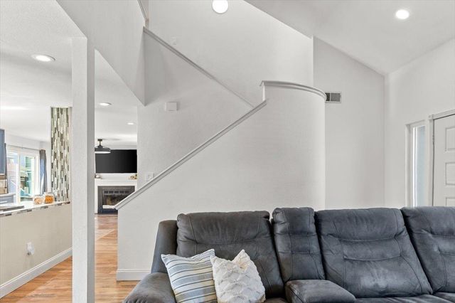 710 Sunflower Dr, Lathrop, CA 95330