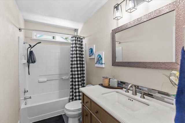 710 Sunflower Dr, Lathrop, CA 95330