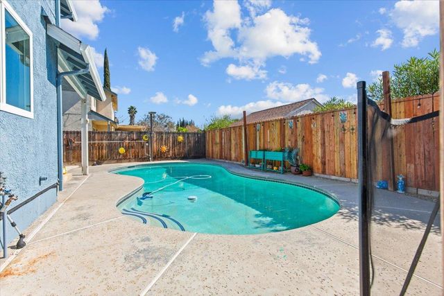 710 Sunflower Dr, Lathrop, CA 95330