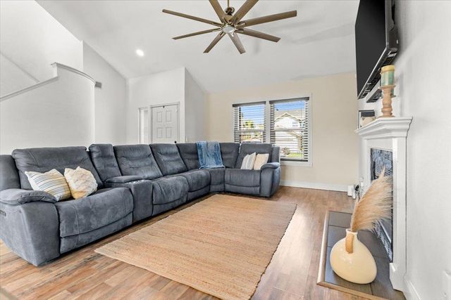 710 Sunflower Dr, Lathrop, CA 95330