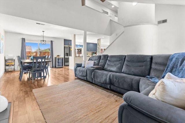 710 Sunflower Dr, Lathrop, CA 95330