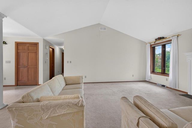 713 CANBERRY COURT, De Pere, WI 54115