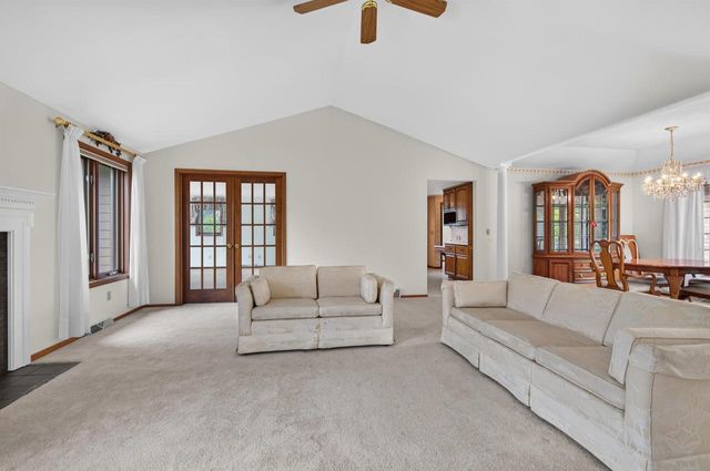 713 CANBERRY COURT, De Pere, WI 54115