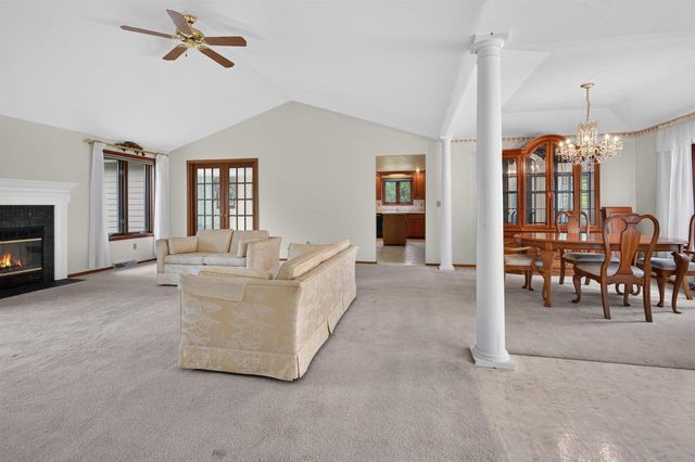 713 CANBERRY COURT, De Pere, WI 54115