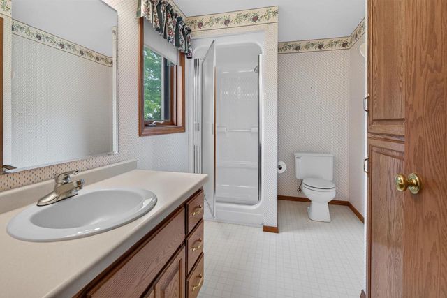713 CANBERRY COURT, De Pere, WI 54115