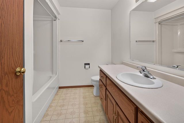 713 CANBERRY COURT, De Pere, WI 54115