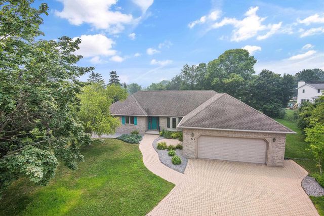 713 CANBERRY COURT, De Pere, WI 54115